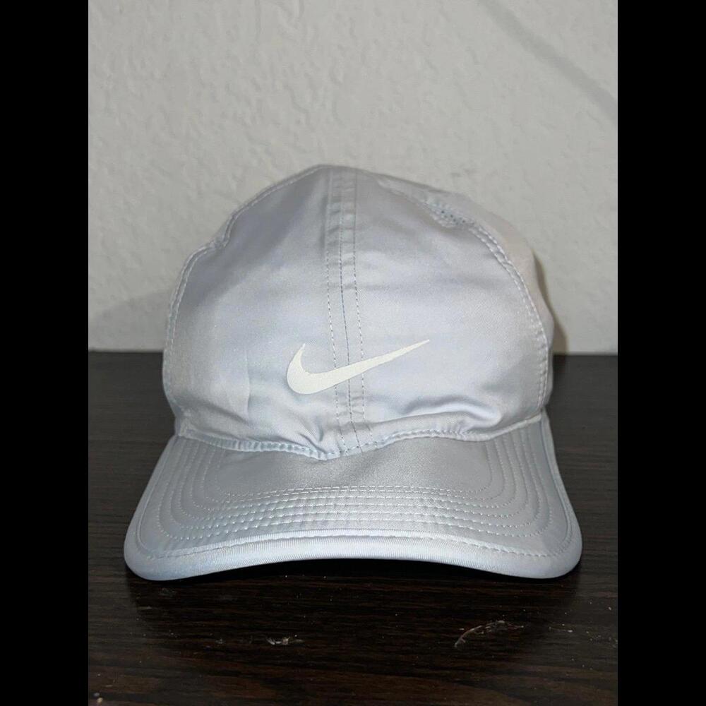 Nike swoosh featherlight hat gray dri fit